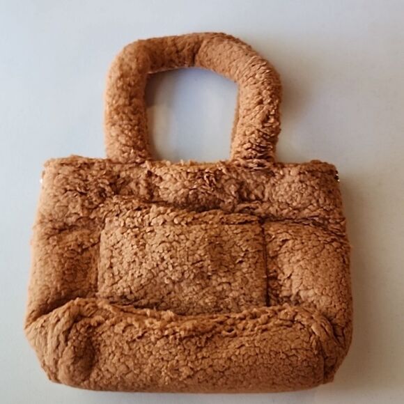 bumblebella Handbags - NWOT Bumblebella by Jill Martin Allover Sherpa Mid Size Tote in Biscuit